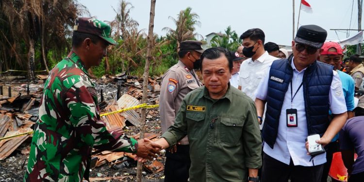 Gubernur Al Haris Datangi Korban Kebakaran di Lagan Tengah Tanjabtim, Bantu Biaya Pembangunan Rumah Warga