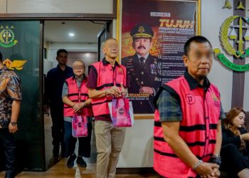 Kejaksaan Agung Serahkan 6 Tersangka dan Barang Bukti ke Penuntut Umum Perkara Korupsi PETRAL, PES dan ISC 