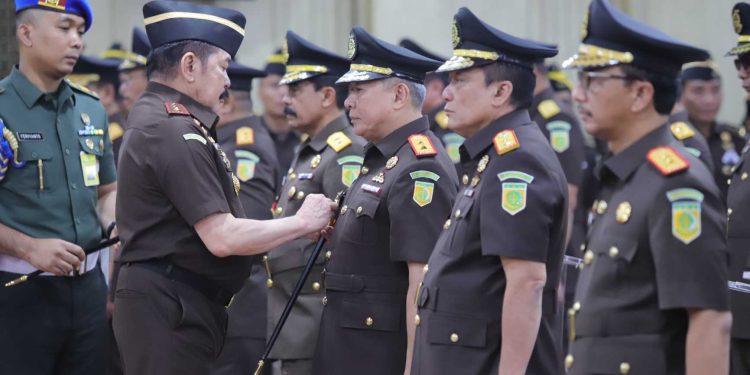 Lantik Kepala Kejati dan Pejabat Eselon II,  Jaksa Agung Tekanan Pemerataan Penanganan Korupsi Agar Tidak Terpusat di Kejaksaan Agung 