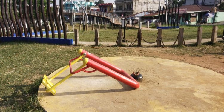 Sarana Bermain Anak di Taman Kota Bangko Kabupaten Merangin Patah Tidak Bisa digunakan