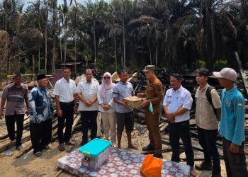 Anggota DPRD Ade Erma Salurkan Bansos untuk Korban Kebakaran di Arang-Arang, Dorong Bantuan Bedah Rumah