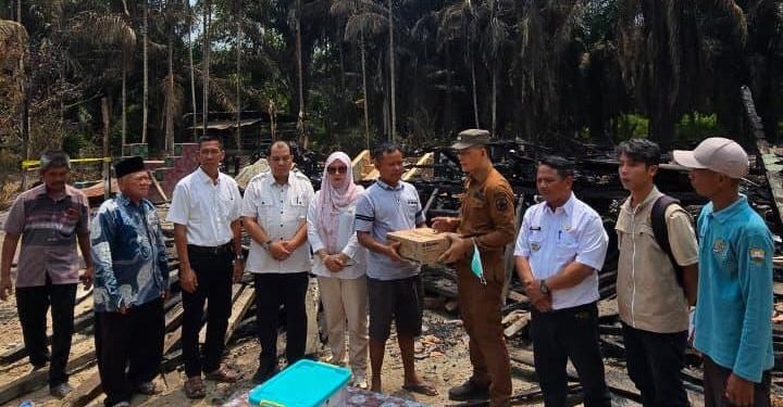 Anggota DPRD Ade Erma Salurkan Bansos untuk Korban Kebakaran di Arang-Arang, Dorong Bantuan Bedah Rumah