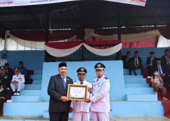 Dewan Muaro Jambi Junaidi Serahkan Bingkisan kepada Veteran di Kumpeh Ulu, Kenang Jasa Pejuang Kemerdekaan