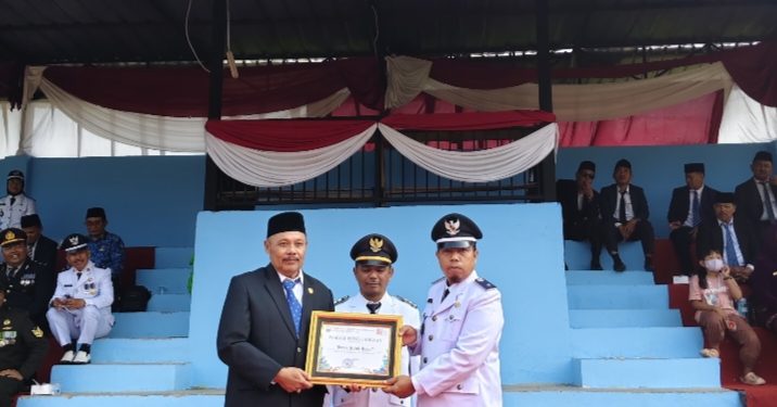 Dewan Muaro Jambi Junaidi Serahkan Bingkisan kepada Veteran di Kumpeh Ulu, Kenang Jasa Pejuang Kemerdekaan