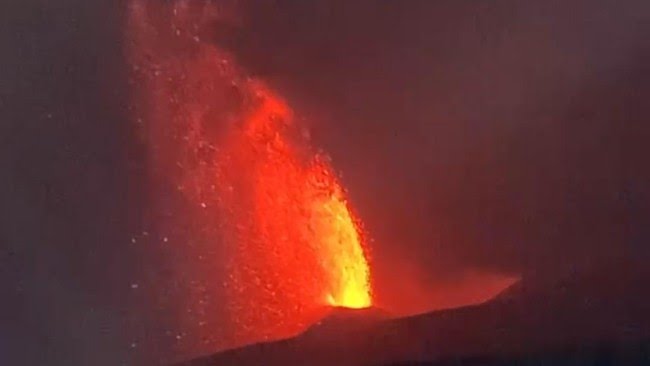 Aktivitas Gunung Anak Krakatau Berlanjut, Empat Bandara Ditutup Sementara Akibat Sebaran Abu Vulkanik