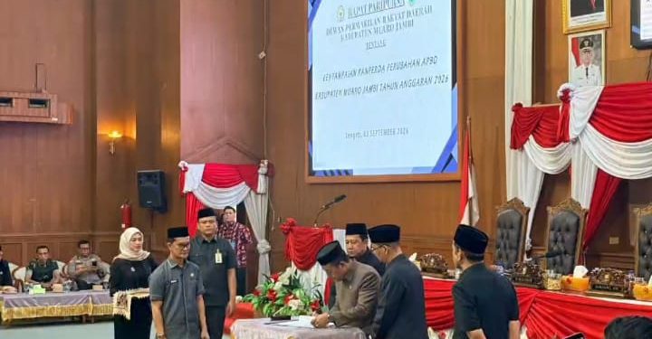 Fraksi DPRD Muaro Jambi Sampaikan Pandangan atas Perubahan APBD 2026