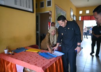 Sidak Kantor Camat Tabir Lintas, Bupati Merangin M. Syukur Meradang Temukan Pelayanan Sepi