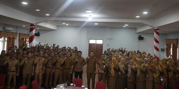 Beri Arahan Kepala Sekolah, Bupati M. Syukur Tegaskan Transparansi Pengelolaan Dana BOSP dan Lepaskan Kepentingan Pribadi