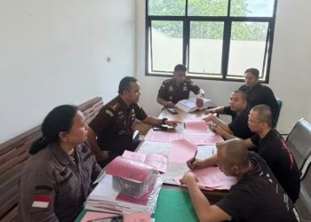 Penyidik Polda Jambi serahkan 3 Tersangka ke Jaksa Penuntut Umum Kasus ITE dan Pelindungan Data Pribadi Bank 9 Jambi